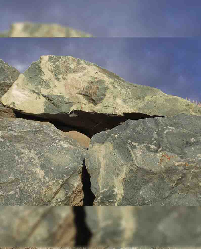 Catalina Cove Green Boulders
